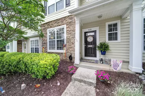 635 Brickdust Ct, Fort Mill, SC 29708 photo 2