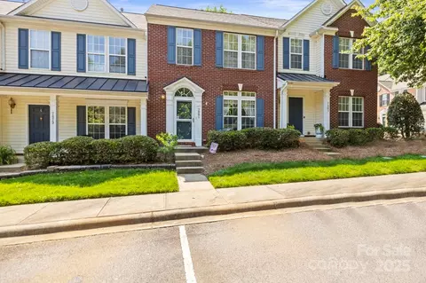 7881 Mariners Pointe Cir, Denver, NC 28037 photo 2