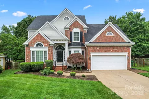6632 Hawksnest Dr, Charlotte, NC 28269