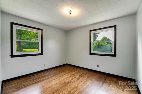 Bedroom - 191 Rolling Green Dr, Sylva, NC 28779 photo 3 of 5