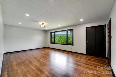 Living - 191 Rolling Green Dr, Sylva, NC 28779 photo 2 of 5