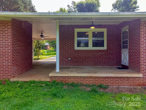 Exterior - 191 Rolling Green Dr, Sylva, NC 28779 photo 5 of 6
