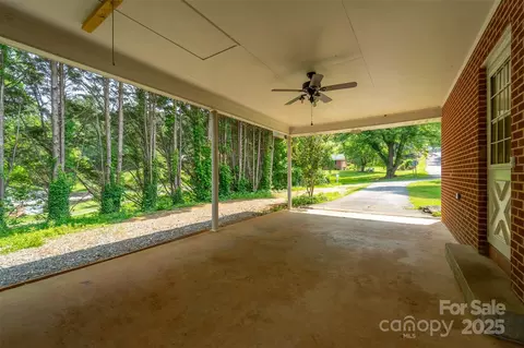 Exterior - 191 Rolling Green Dr, Sylva, NC 28779 photo 2 of 6