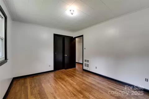 Bedroom - 191 Rolling Green Dr, Sylva, NC 28779 photo 2 of 5