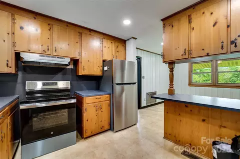 Kitchen - 191 Rolling Green Dr, Sylva, NC 28779 photo 1 of 2