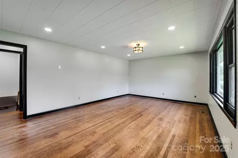 Living - 191 Rolling Green Dr, Sylva, NC 28779 photo 3 of 5