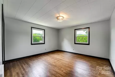 Bedroom - 191 Rolling Green Dr, Sylva, NC 28779 photo 4 of 5