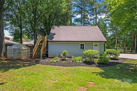 18733 Bluff Point Rd, Cornelius, NC 28031 photo 8