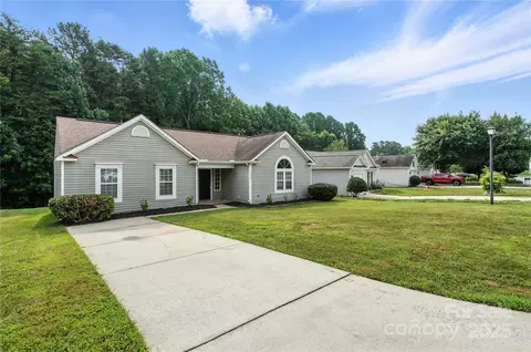 7922 Travers Run Dr, Charlotte, NC 28215