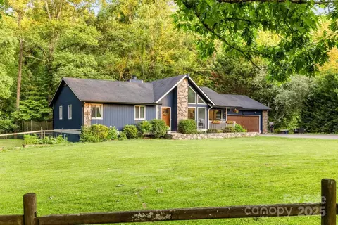 8 Briarwood Ln, Fletcher, NC 28732