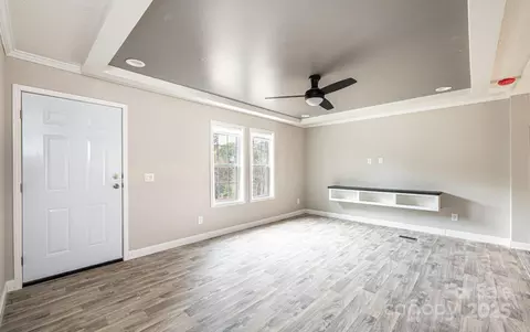 Living - 122 River Ridge Ln, Hickory, NC 28601 photo 2 of 3