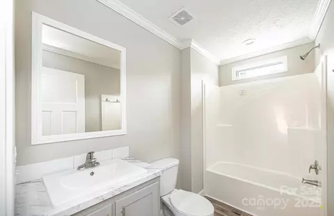 Bath - 122 River Ridge Ln, Hickory, NC 28601 photo 1 of 3
