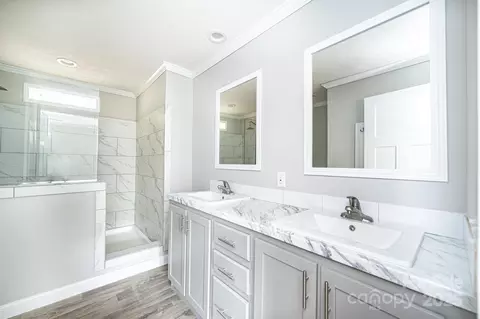 Bath - 122 River Ridge Ln, Hickory, NC 28601 photo 3 of 3