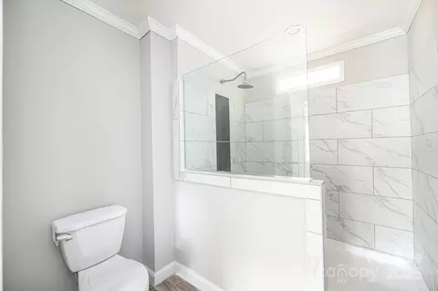 Bath - 122 River Ridge Ln, Hickory, NC 28601 photo 2 of 3