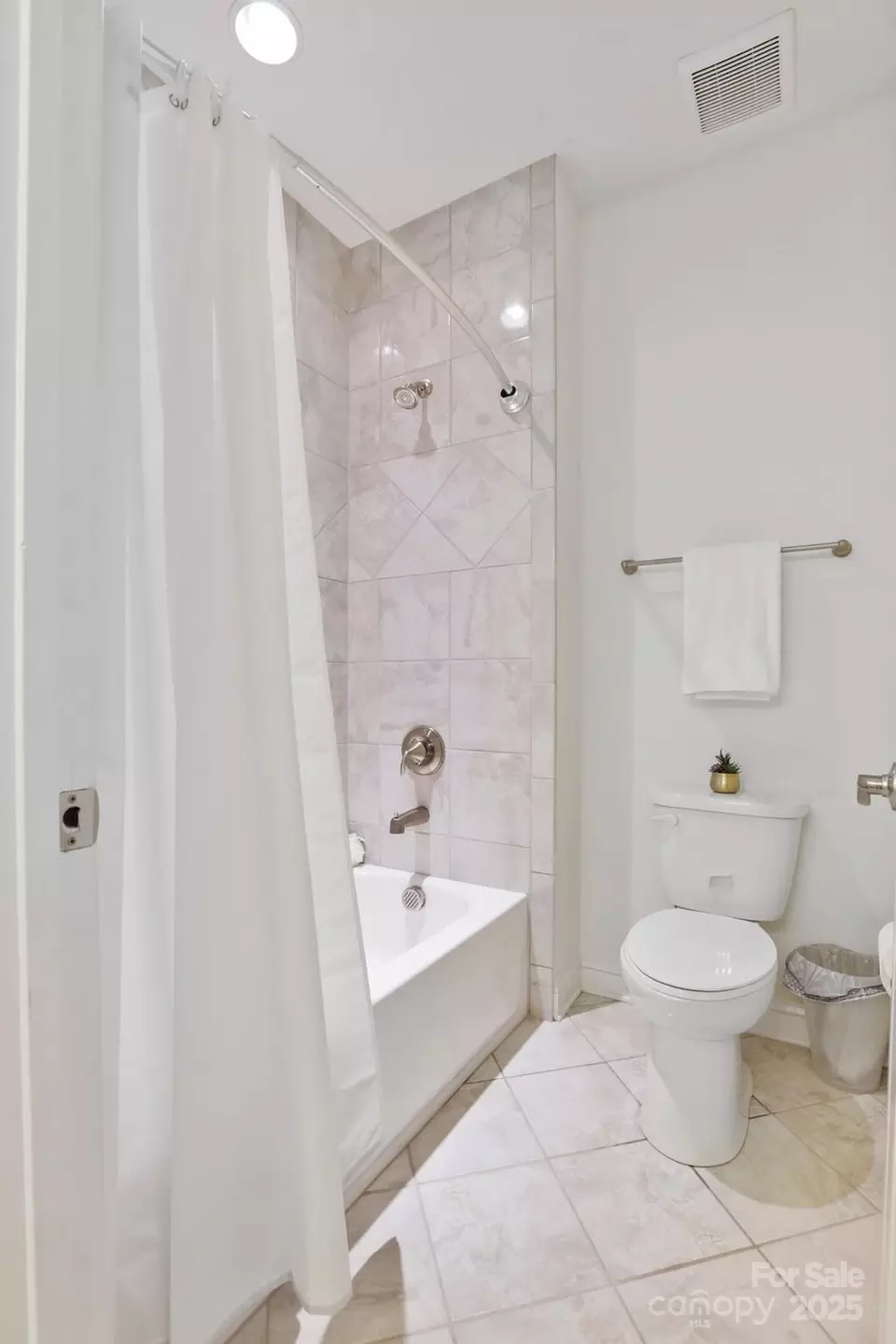 Bath - 15018 Marymont Ave, Huntersville, NC 28078 photo 5 of 5
