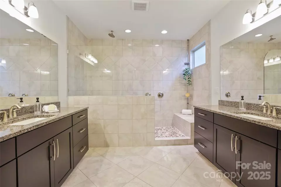 Bath - 15018 Marymont Ave, Huntersville, NC 28078 photo 2 of 5