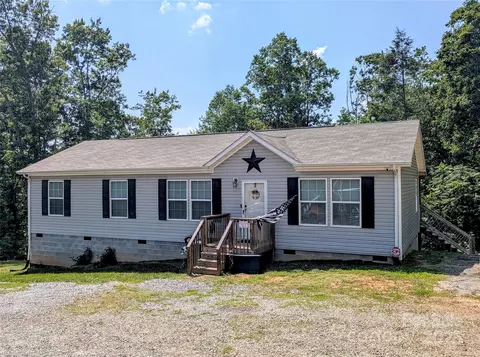 201 Smoky Mountain Dr, Marion, NC 28752