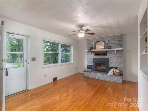 Living - 151 Ingram Loop, Clyde, NC 28721 photo 2 of 4
