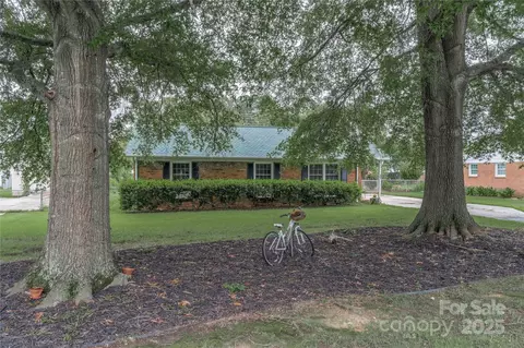6206 Clearwater Dr, Indian Trail, NC 28079