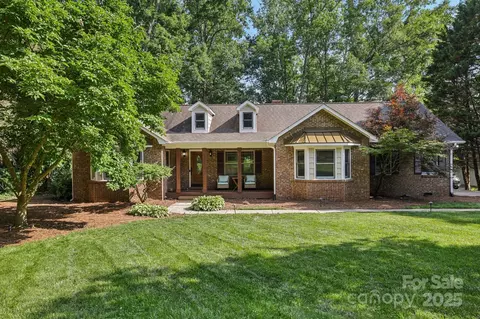 10311 Windtree Ln, Charlotte, NC 28215