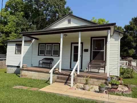 714 E Dunlap St, Lancaster, SC 29720 photo 2