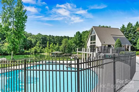 8002 Mariners Pointe Cir, Denver, NC 28037 photo 39