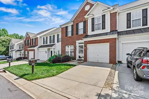 8002 Mariners Pointe Cir, Denver, NC 28037 photo 4