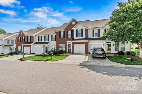 8002 Mariners Pointe Cir, Denver, NC 28037 photo 3