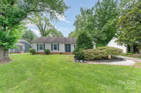 706 Hammermill Rd, Charlotte, NC 28270