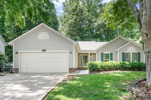 5400 Groveton Ct, Charlotte, NC 28269