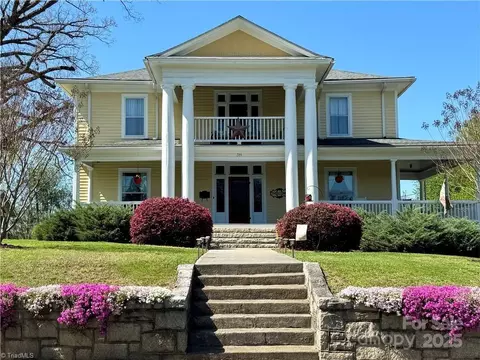 311 Cherry St, Mount Airy, NC 27030