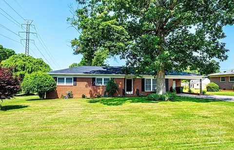 2309 13th Street Ne Dr NE, Hickory, NC 28601