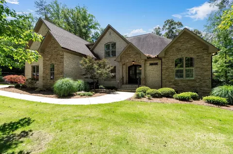 127 Turnberry Dr, Spartanburg, SC 29306