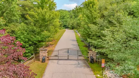 31 Balsamwood Rd, Leicester, NC 28748