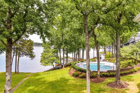 303 Northwest Dr, Davidson, NC 28036