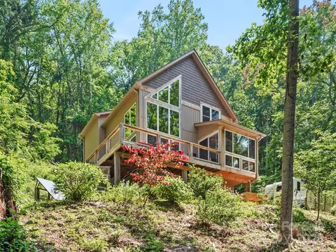 243 Blueberry Ln, Swannanoa, NC 28778