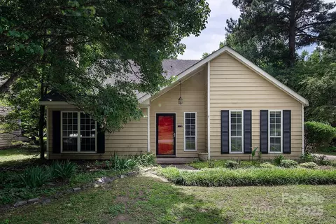 8618 Rittenhouse Cir, Charlotte, NC 28270