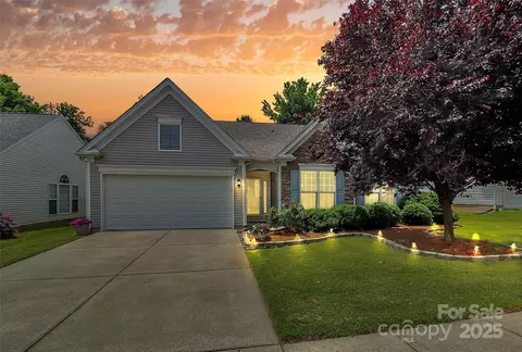 8722 Heron Glen Dr, Charlotte, NC 28269