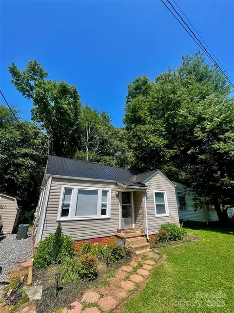 106 Peacock Ave, Lexington, NC 27292