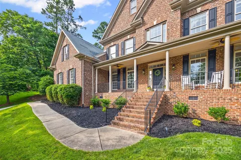 927 Cove Point Ln, Tega Cay, SC 29708