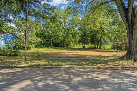 2413 Booker Ave, Charlotte, NC 28216