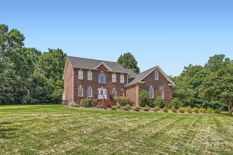 1185 Willow Creek Dr, Newton, NC 28658