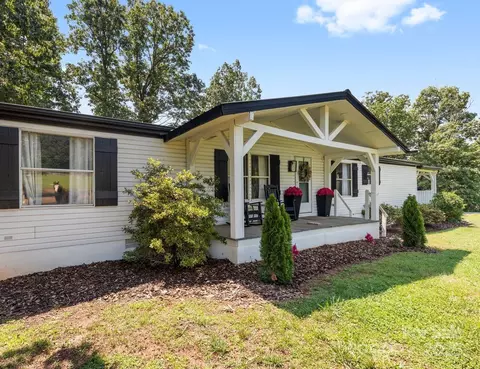 Exterior - 2932 Rant Drum Rd, Maiden, NC 28650 photo 2 of 9