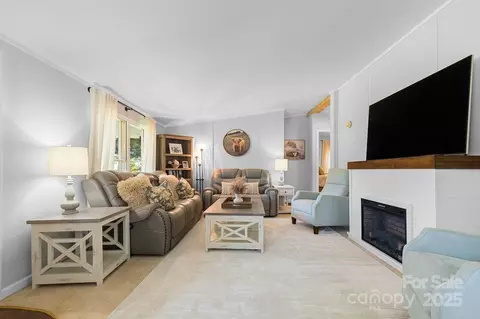 Living - 2932 Rant Drum Rd, Maiden, NC 28650 photo 2 of 3