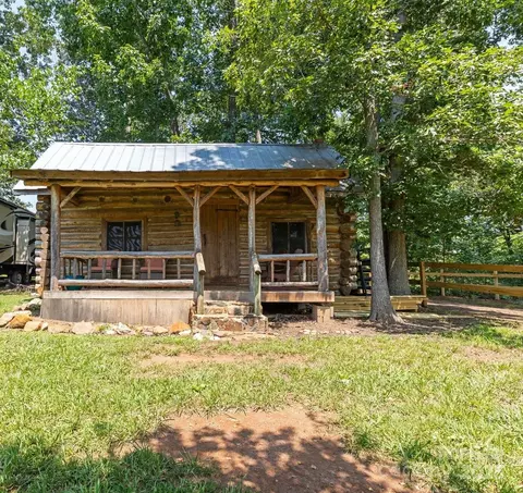 Exterior - 2932 Rant Drum Rd, Maiden, NC 28650 photo 5 of 9