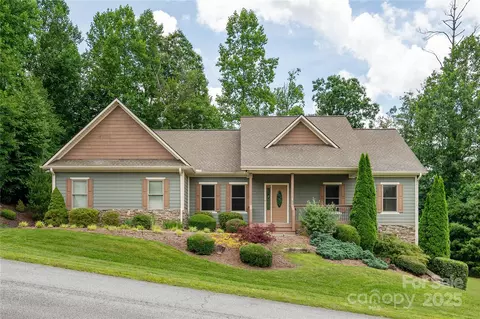 178 Crystal Heights Dr, Hendersonville, NC 28739