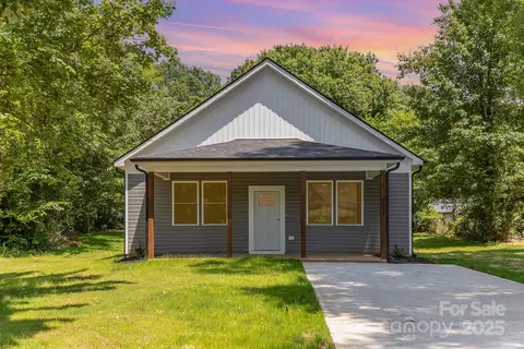 925 4th St, Statesville, NC 28677