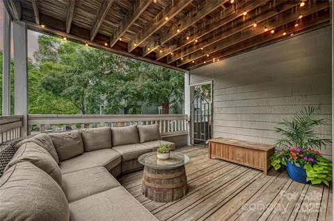 8 W Th St, Charlotte, NC 28202