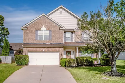 107 Golden Valley Dr, Mooresville, NC 28115