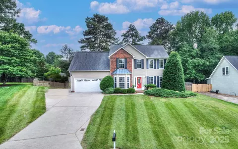 1633 Kiawah Ct, Gastonia, NC 28056